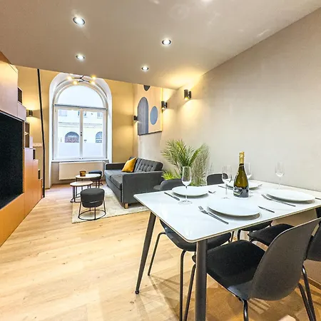 New Modern Art Loft Apartment, Center דירה פראג