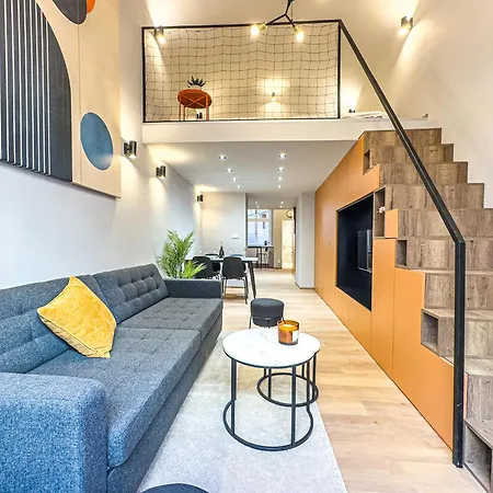 New Modern Art Loft Apartment, Center