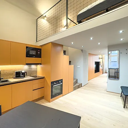 New Modern Art Loft Apartment, Center *