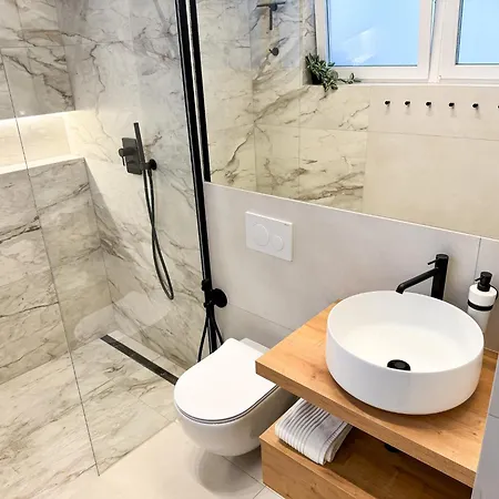 New Modern Art Loft Apartment, Center דירה
